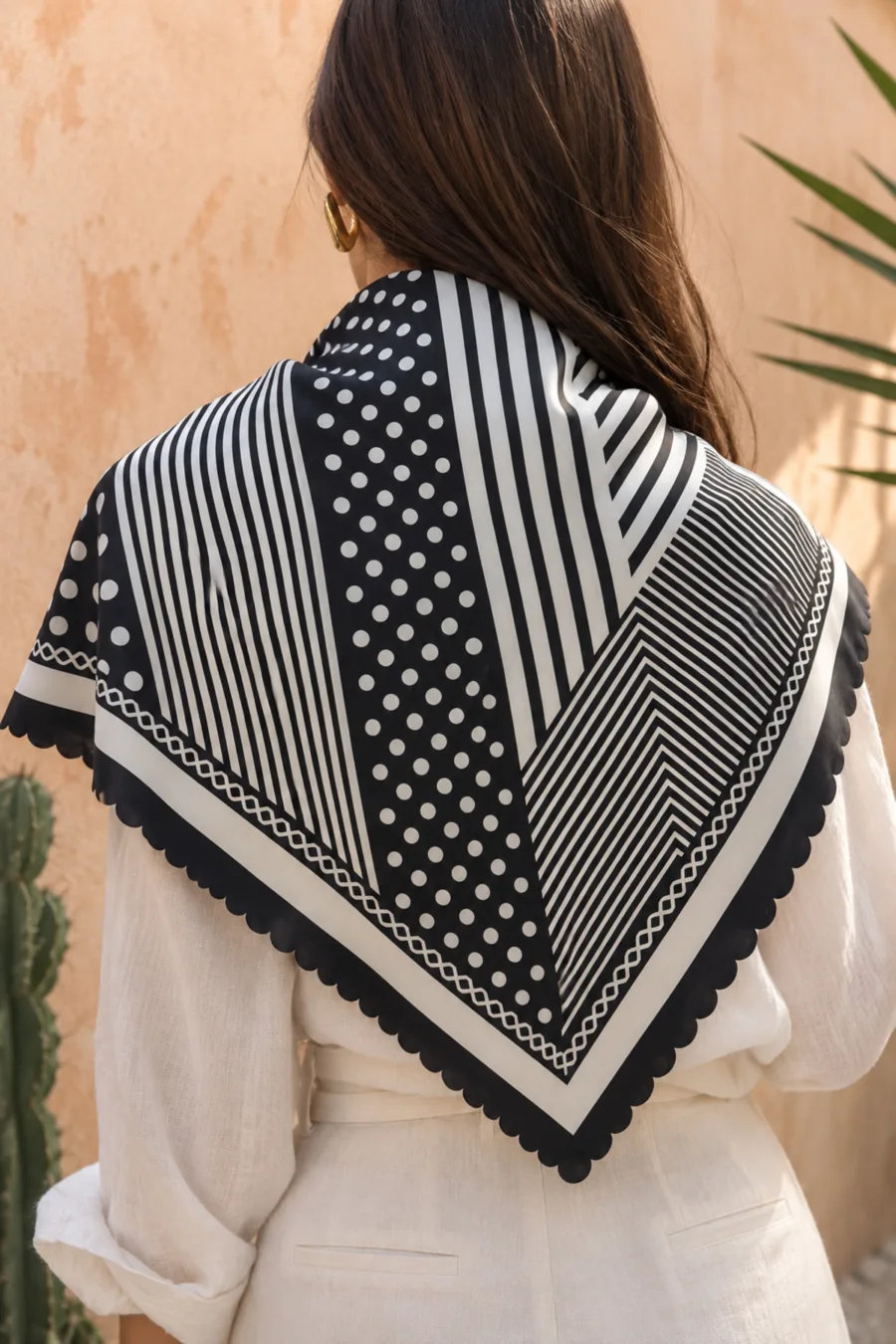 Tarzını Seç Desenli Dantel Oya Kesim Fular / Bandana 70 x 70 cm - Siyah Beyaz Geometrik