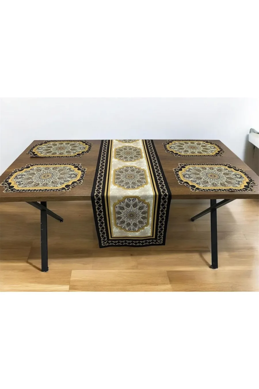 3 Boyutlu Desenli Runner Örtüsü Ve Amerikan Servisi 40 X 140 - 4 Adet 3 Boyutlu Desenli Runner Örtüsü Ve Amerikan Servisi 40 X 140 - 4 Adet