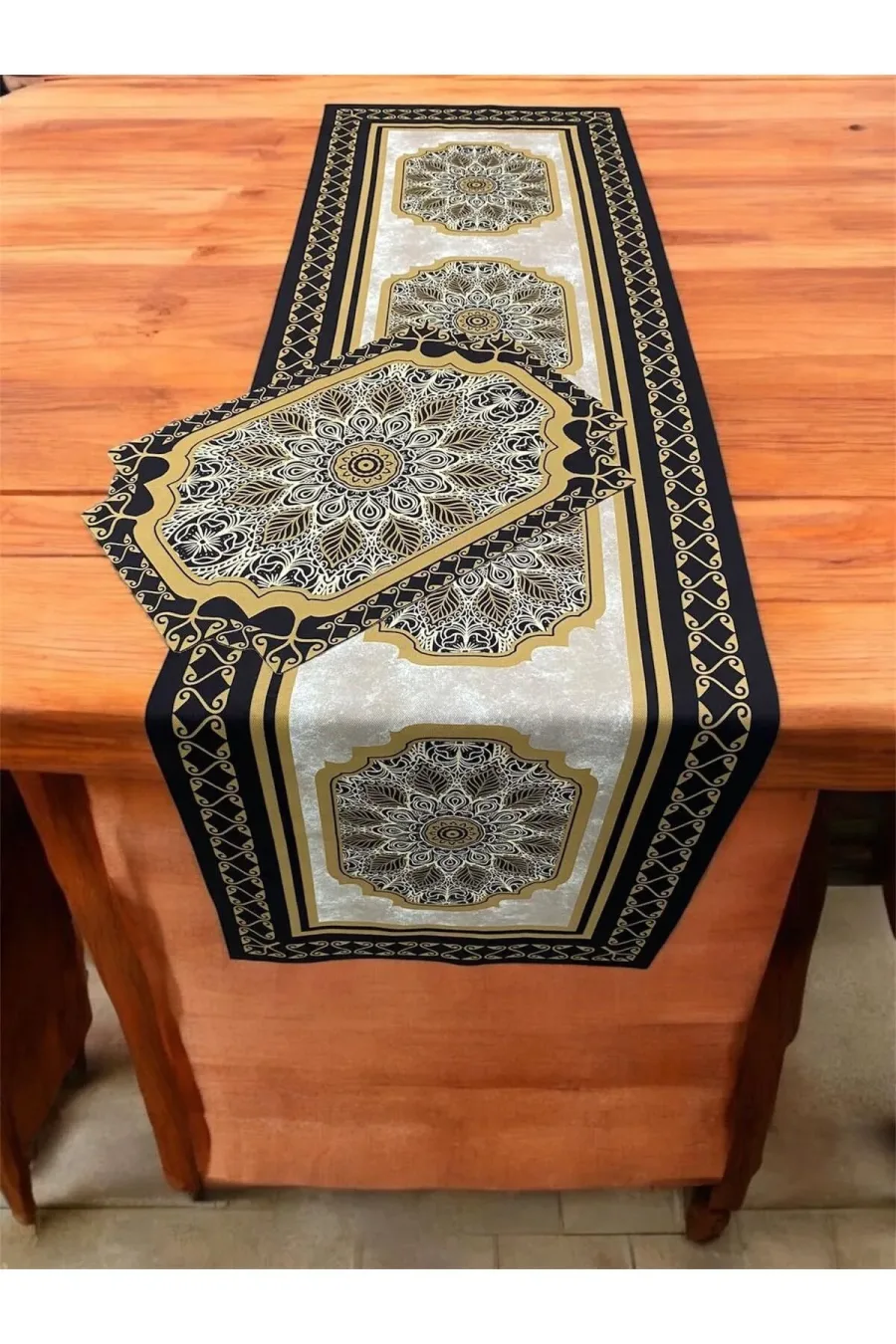 3 Boyutlu Desenli Runner Örtüsü Ve Amerikan Servisi 40 X 140 - 4 Adet 3 Boyutlu Desenli Runner Örtüsü Ve Amerikan Servisi 40 X 140 - 4 Adet