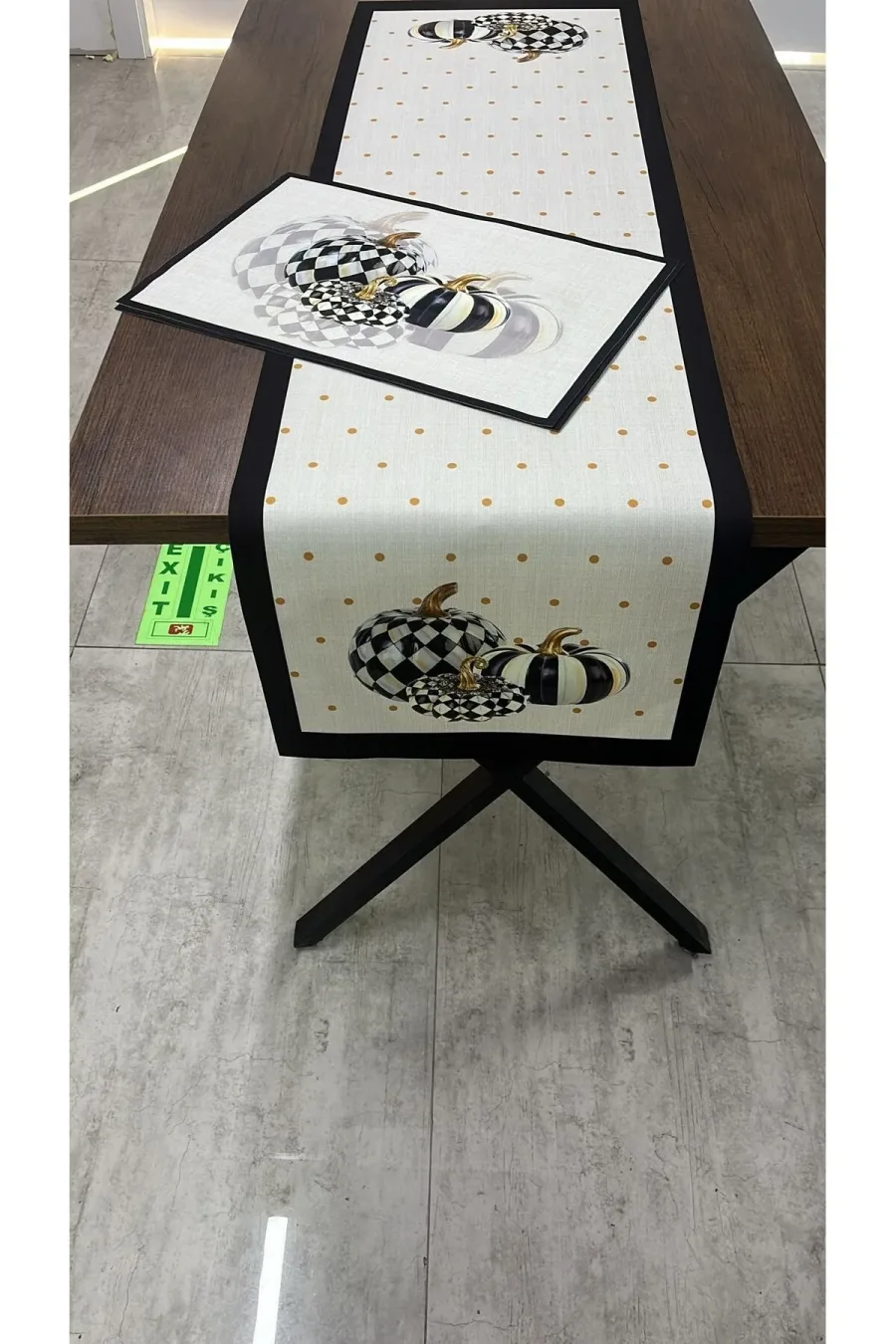 Balkabağı Desenli Runner 40 X 140 Ve Amerikan Servis Takımı Balkabağı Desenli Runner 40 X 140 Ve Amerikan Servis Takımı