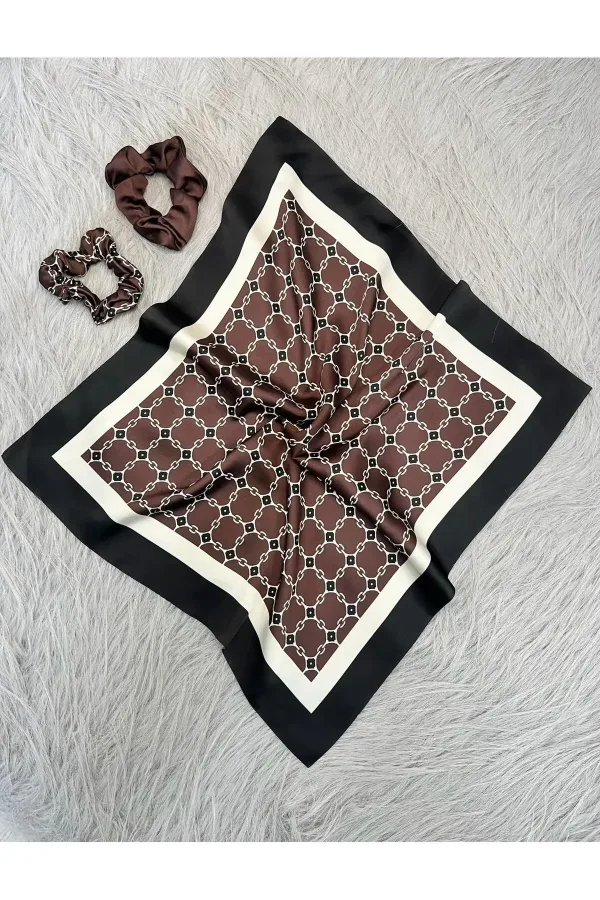 Kadın Dijital Baskılı Fendy Fular & Simit Toka Seti – 1 Fular (48×48 cm) + 2 Simit Toka
