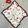 Kadın Dijital Baskılı Kiraz Fular & Simit Toka Seti – 1 Fular (48×48 cm) + 2 Simit Toka