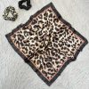 Kadın Dijital Baskılı Leopar Fular & Simit Toka Seti – 1 Fular (48×48 cm) + 2 Simit Toka