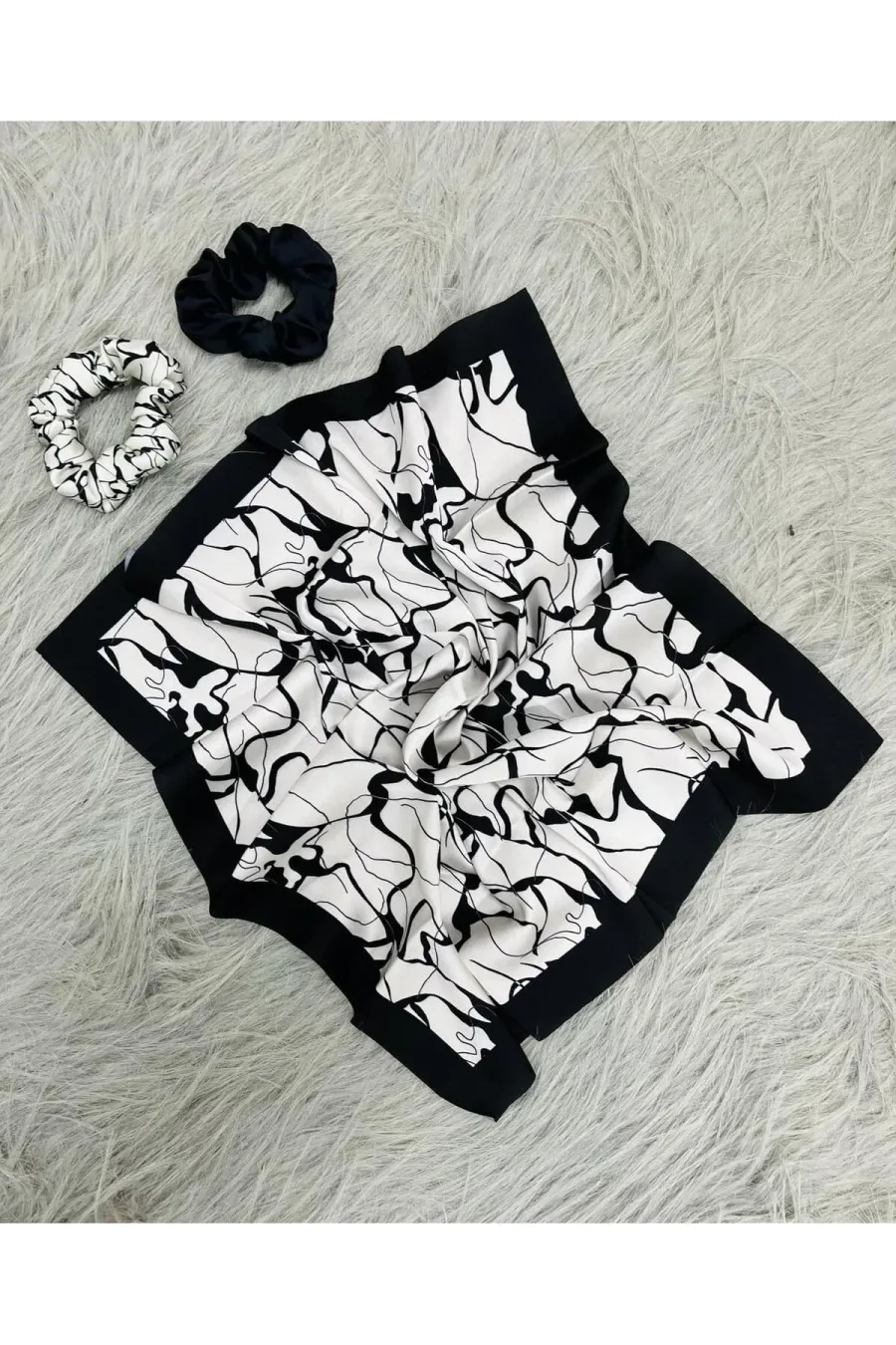 Kadın Dijital Baskılı Mermer Fular & Simit Toka Seti – 1 Fular (48×48 cm) + 2 Simit Toka