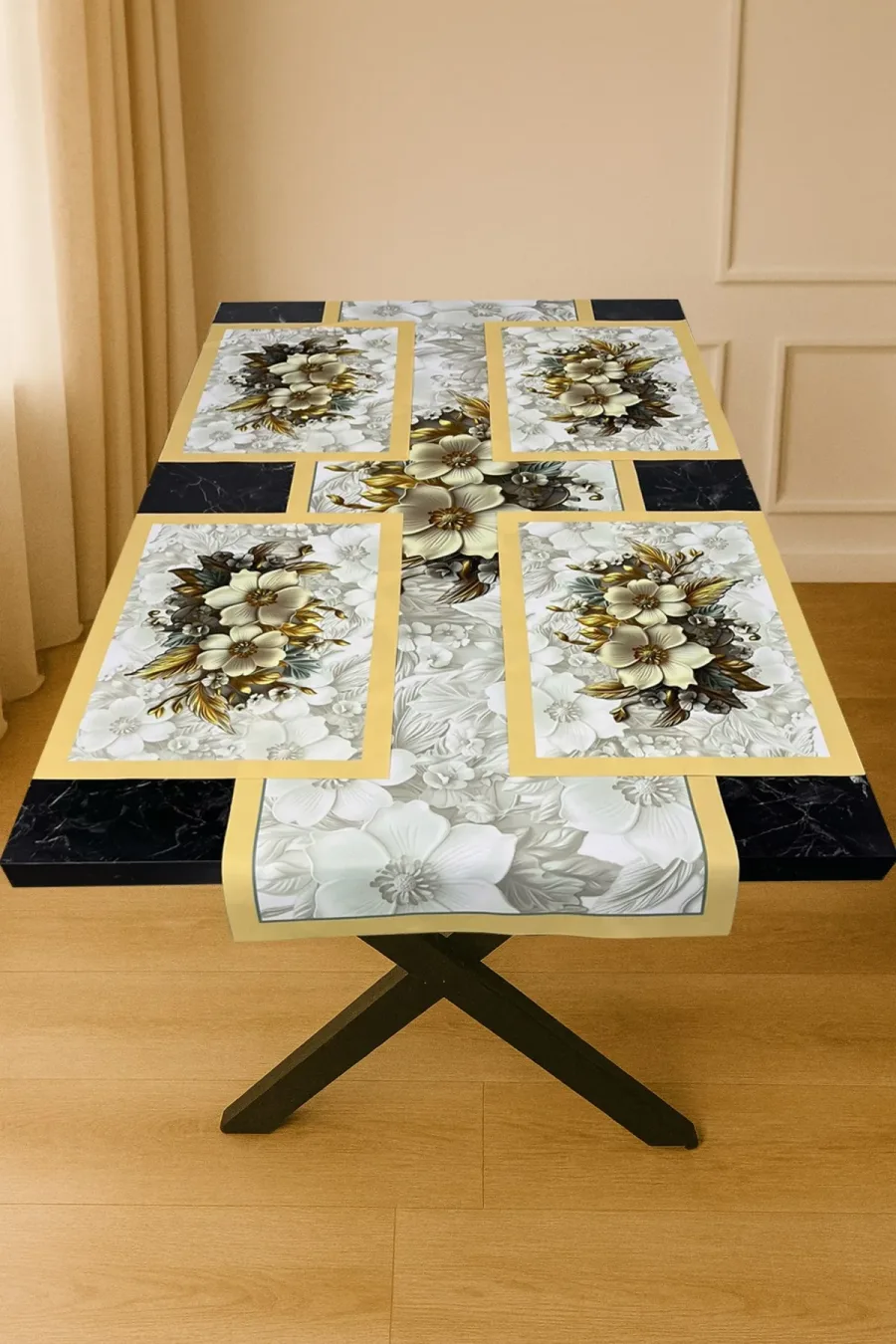 Magnolia Gold – 3D Çiçek Desenli Masa Runner & 4'lü Supla Takımı Magnolia Gold – 3D Çiçek Desenli Masa Runner & 4'lü Supla Takımı