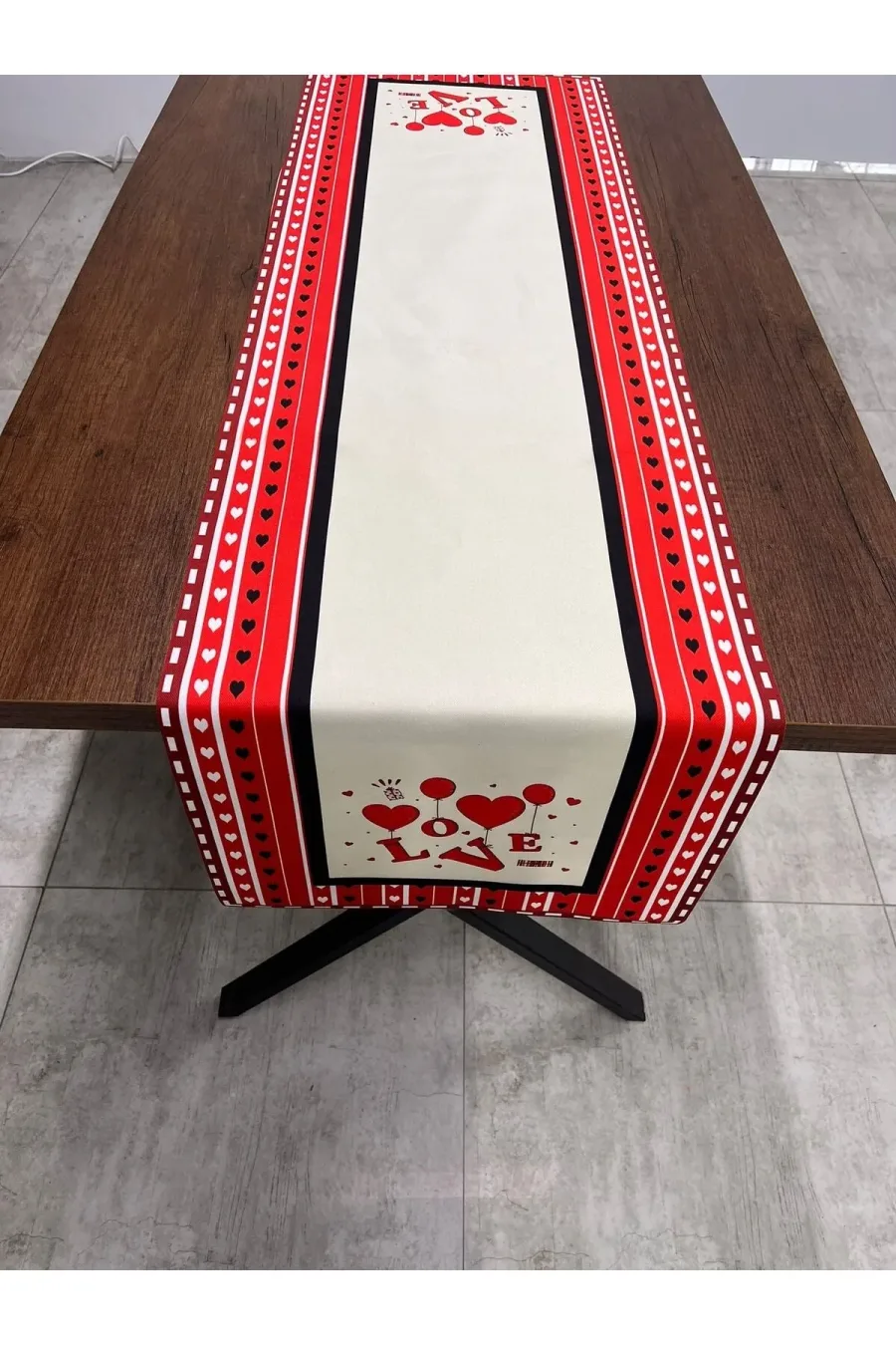 Sevgililer Günü Aşk Temalı Runner Örtüsü Love 40 X 140 Sevgililer Günü Aşk Temalı Runner Örtüsü Love 40 X 140