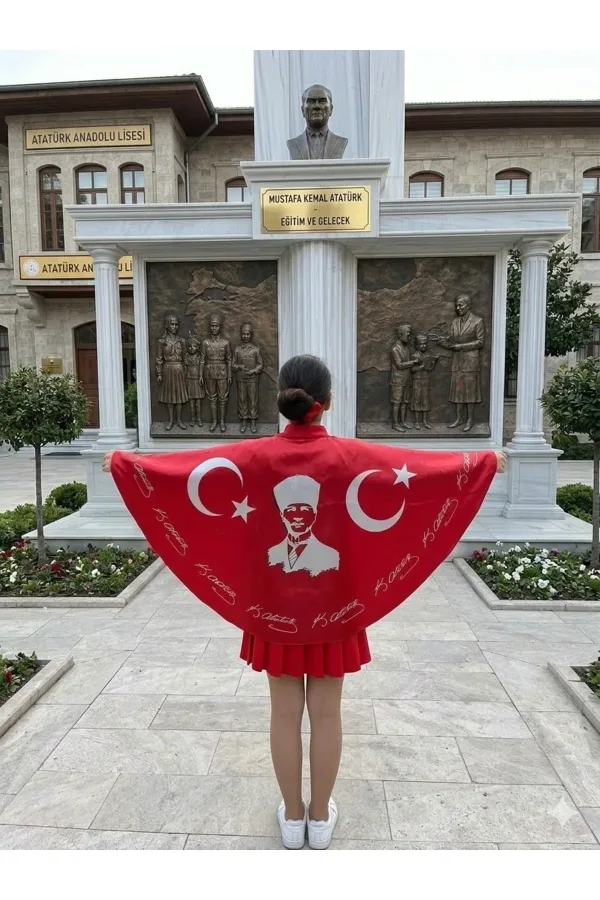 Tarzını Seç Ayyıldız Atatürk Silüet Türk Bayraklı Pelerin Gösteri Kostümü 145x73cm Tarzını Seç Ayyıldız Atatürk Silüet Türk Bayraklı Pelerin Gösteri Kostümü 145x73cm