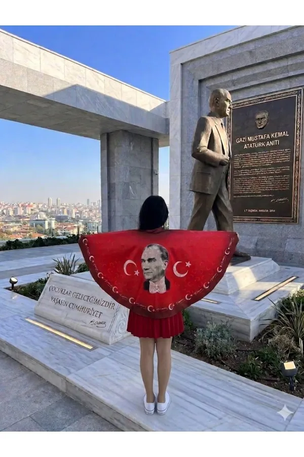 Tarzını Seç Çift Taraflı Atatürk Portre Türk Bayraklı Pelerin Gösteri Kostümü 145x73cm Tarzını Seç Çift Taraflı Atatürk Portre Türk Bayraklı Pelerin Gösteri Kostümü 145x73cm