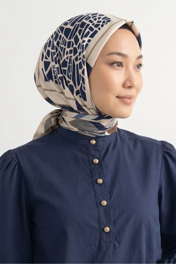 Tarzını Seç Lacivert Mozaik Zincir Fular / Bandana / Aksesuar / Eşarp 90x90 cm Tarzını Seç Lacivert Mozaik Zincir Fular / Bandana / Aksesuar / Eşarp 90x90 cm