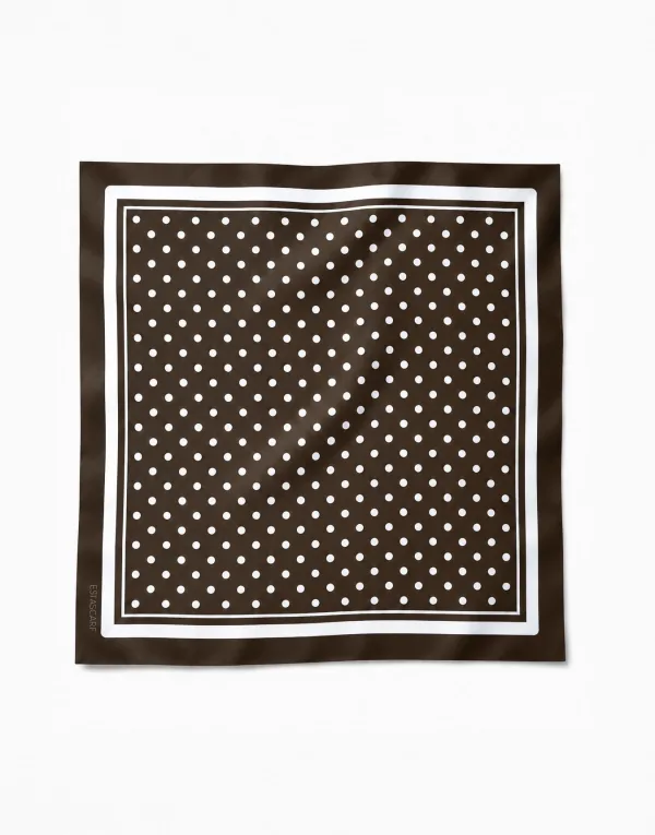 Tarzını Seç Mocha – Kahverengi Puantiye Desenli Fular 70 x 70 cm Tarzını Seç Mocha – Kahverengi Puantiye Desenli Fular 70 x 70 cm
