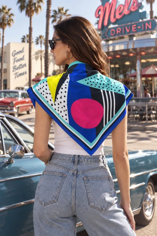 Tarzınıseç Seksenler Retro Neon Geometrik Desenli Fular 70 x 70 cm Tarzınıseç Seksenler Retro Neon Geometrik Desenli Fular 70 x 70 cm