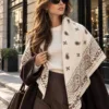 1_org_zoom-79 Tarzını Seç Paisley Desen Çift Taraflı Krem Rengi Polar Üçgen Atkı Fular 150x75 cm